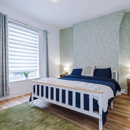 4 Bedroom Victorian House Манчестер Экстерьер фото