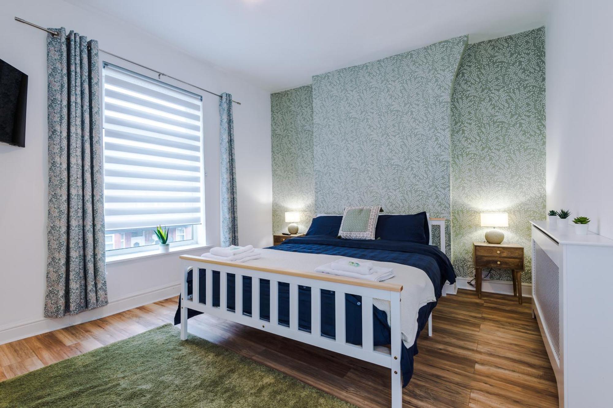 4 Bedroom Victorian House Манчестер Экстерьер фото